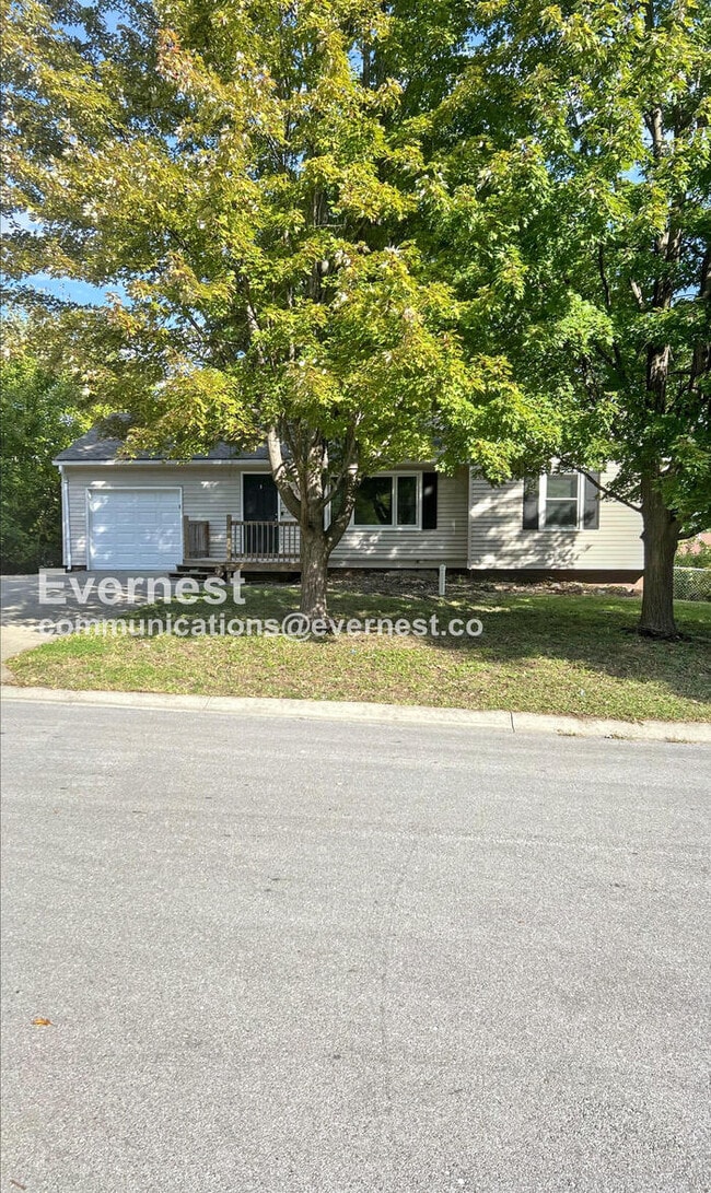 13617 Craig Ave, Grandview, MO 64030 - photo 2