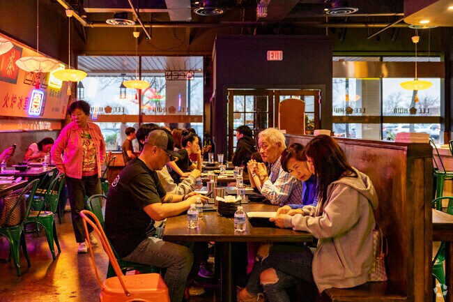 Lee Hwa is a popular place for family and friends to meet over delicious food.