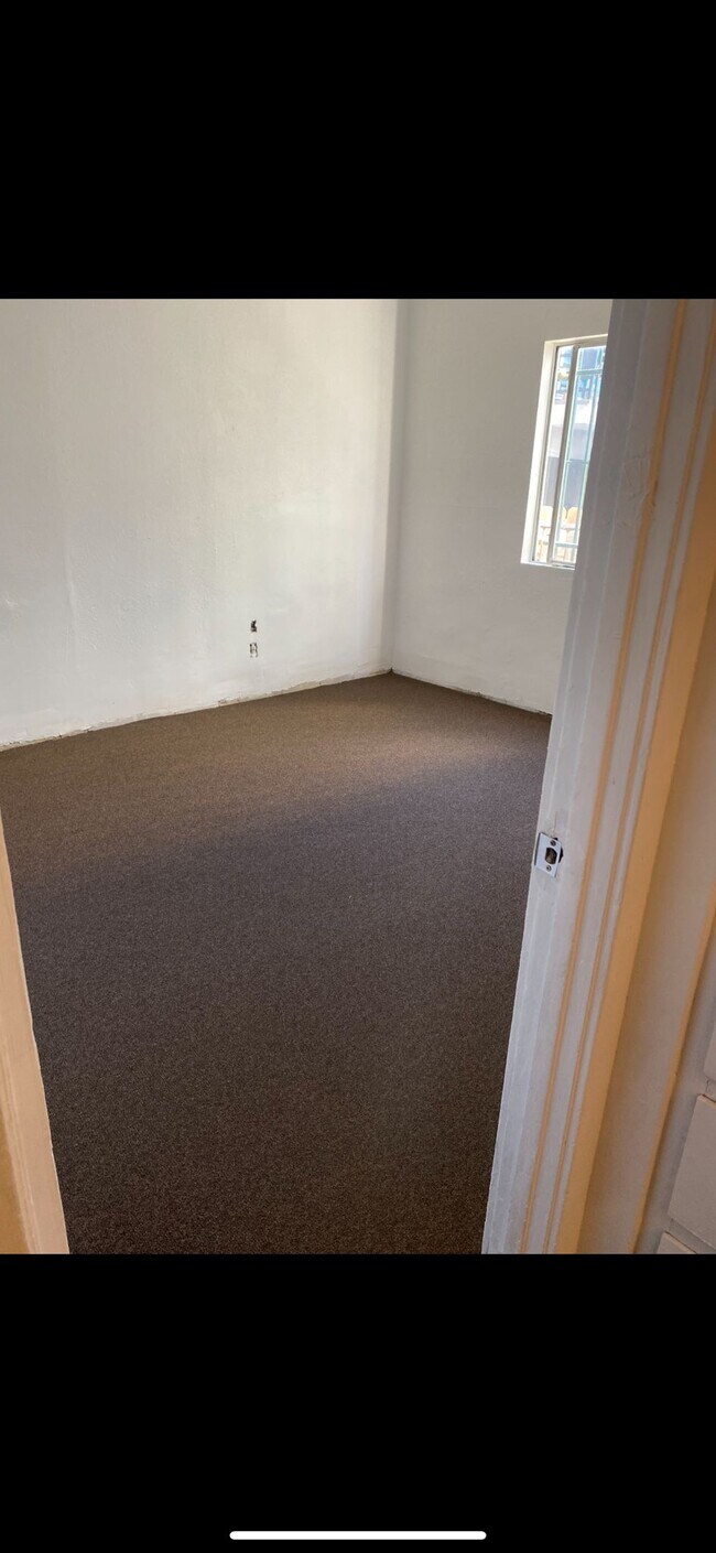 5263 S Figueroa St unit Bottomrightunit, Los Angeles, CA 90037 - photo 7