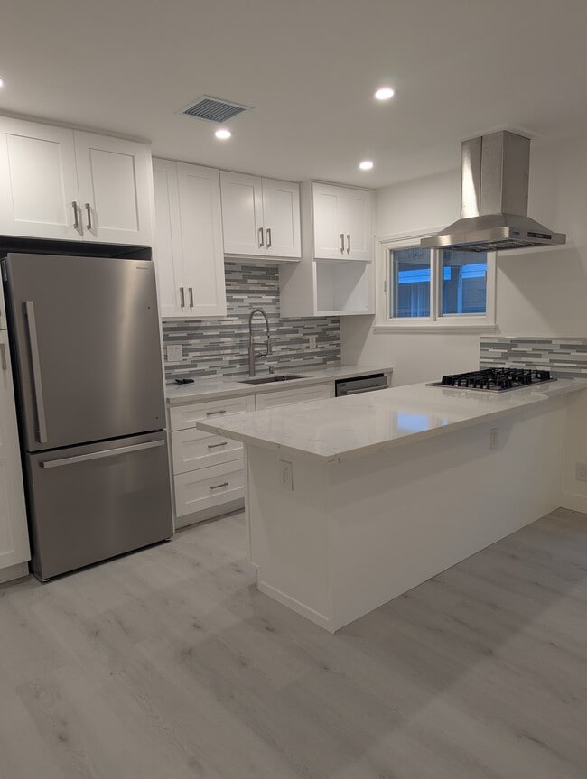 1906 N Hollywood Way Unit 104, Burbank, CA 91505