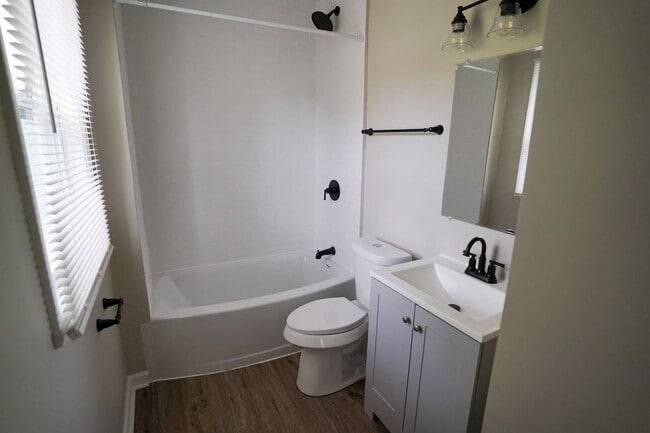 8193 Traverse St, Detroit, MI 48213 - photo 7