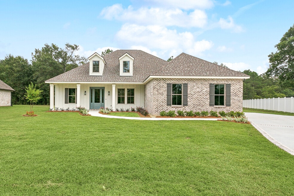 119 Jefferson Davis Pkwy, Picayune, MS 39466 - photo 1