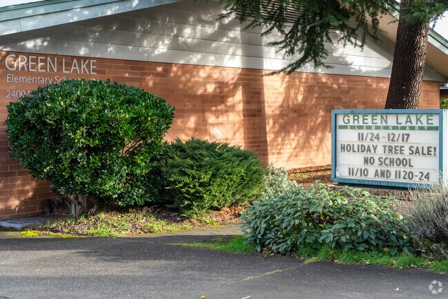 Green Lake Elementary School signage.