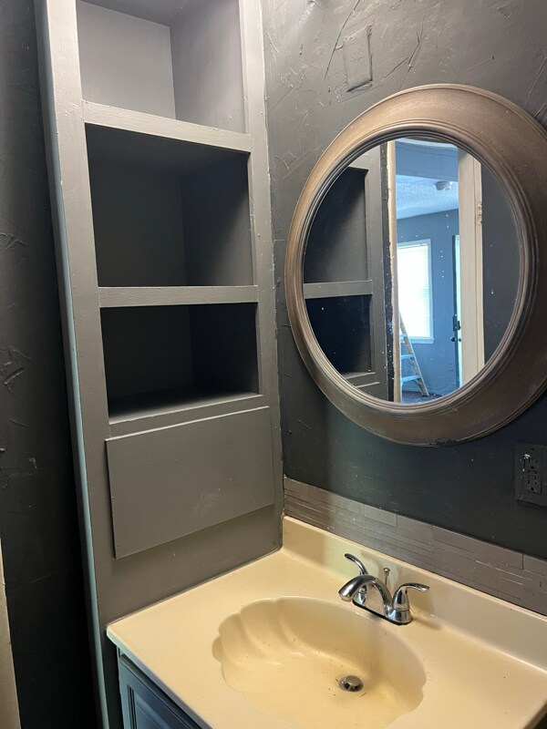 220 S Utica St, Terry, MS 39170 - photo 2