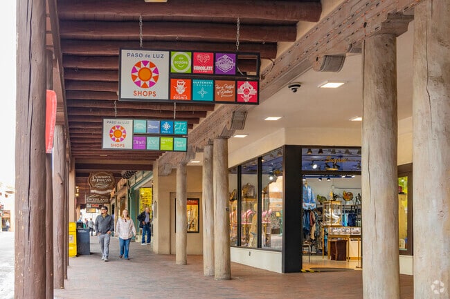 Shops and art galleries seem to be never ending in Historic Saint Catherine's.