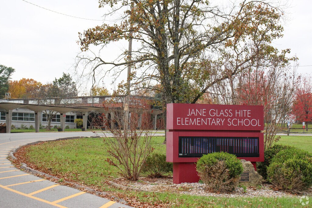 Hite Elementary School provides education in the neighborhood of 
Middletown.