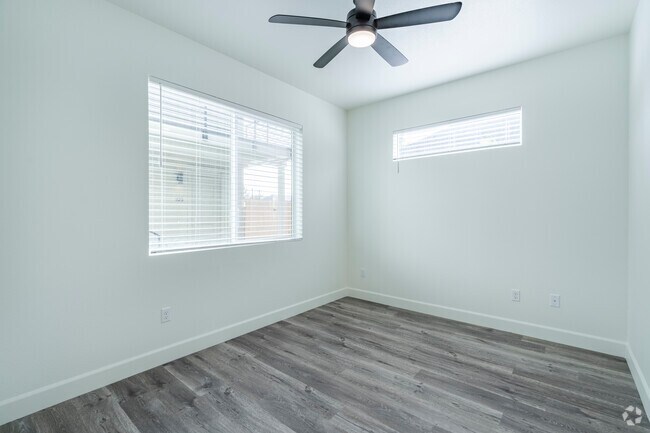 2BR, 2BA - 860SF - Bedroom