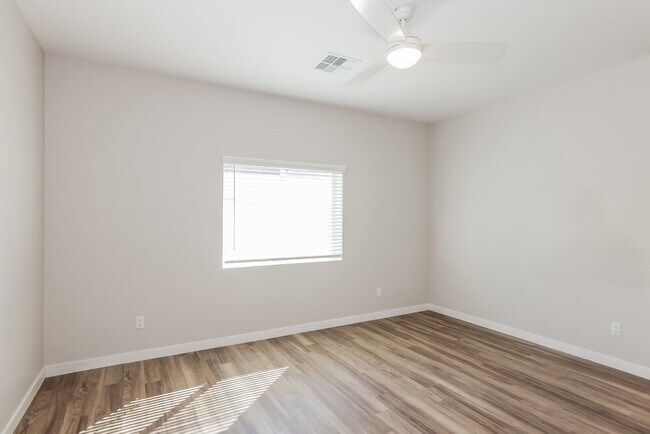 14251 N 7th St, Phoenix, AZ 85022 - photo 5