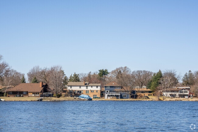 The Cavanagh Oaks neighborhood has lake homes along the shores of Twin Lake.