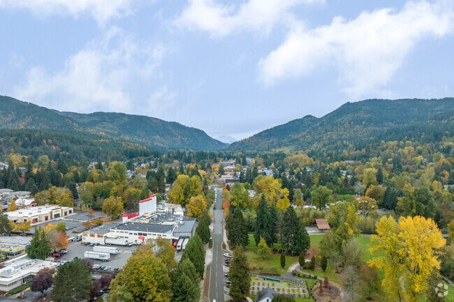 Newport blends quiet residential streets with a lively retail district.