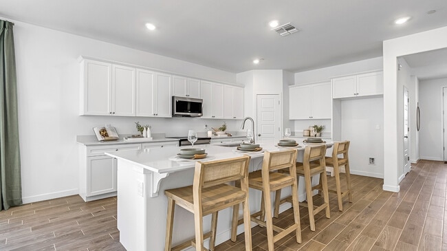 8727 Sagebrush Ave, Shafter, CA 93263 - photo 3