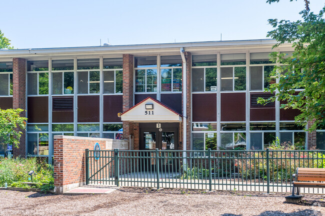 Lincoln Elementary School has an overall Niche grade of A.