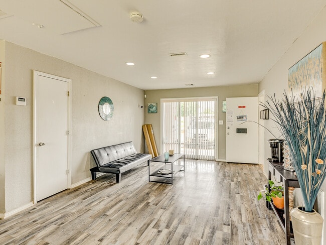 Hillcrest Residences, Oklahoma City, OK 73119 - photo 2