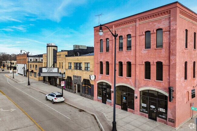 Downtown Hutchinson is full of historic buildings that are home to quaint boutiques, restaurants, and office.