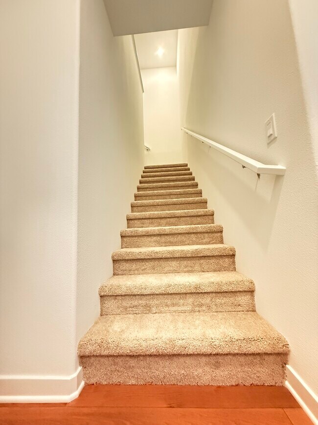 2583 Cloudview Privado unit 8, Ontario, CA 91761 - photo 7