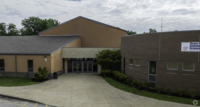 Pleasant Hill Elementary School teaches students in grades PK-7 in College Hill.