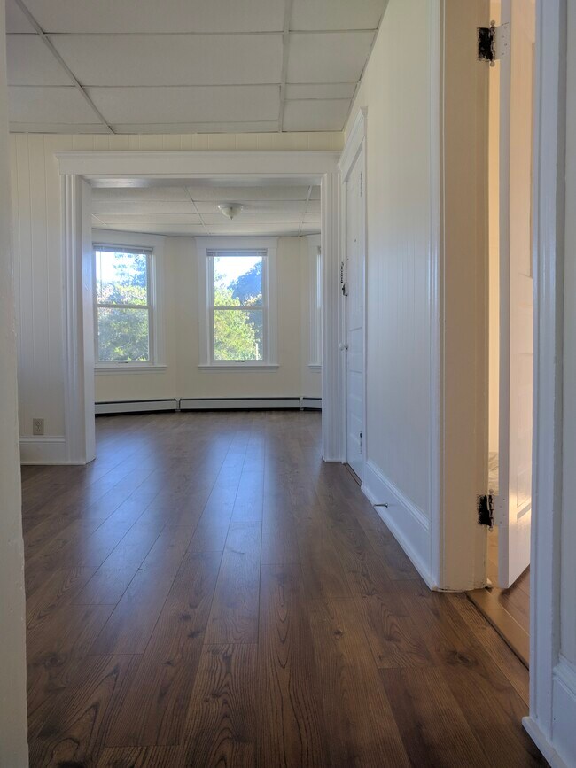 32 Douglas St Unit 3, Worcester, MA 01603