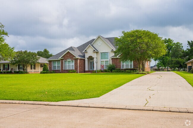 New Traditional and Acadian-influenced homes are somewhat common in Presquille and provide families with plenty of living space.