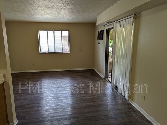 6087 In the Pines Dr SE, Grand Rapids, MI 49548 - photo 7