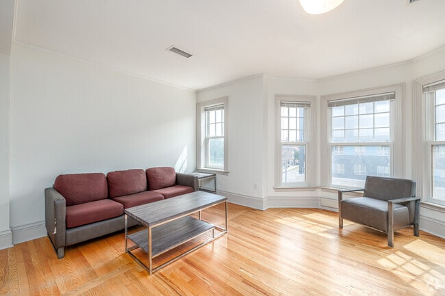 2BR, 1BA - 1,053SF - Living Room