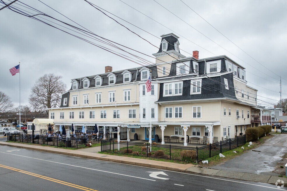 Morton House, Niantic, CT 06357 - photo 1