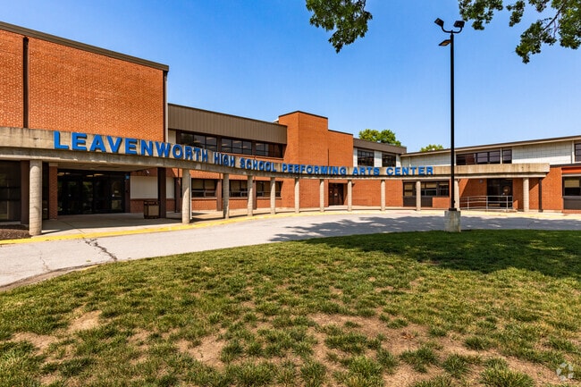 Leavenworth Senior High School serves students 9-12th grade.