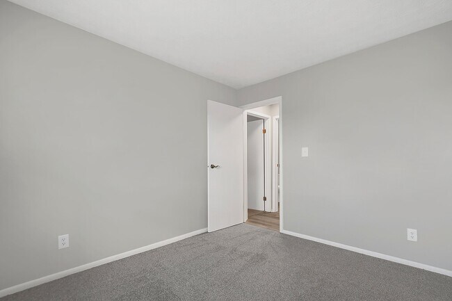 Crown Pointe, Columbus, OH 43204 - photo 6