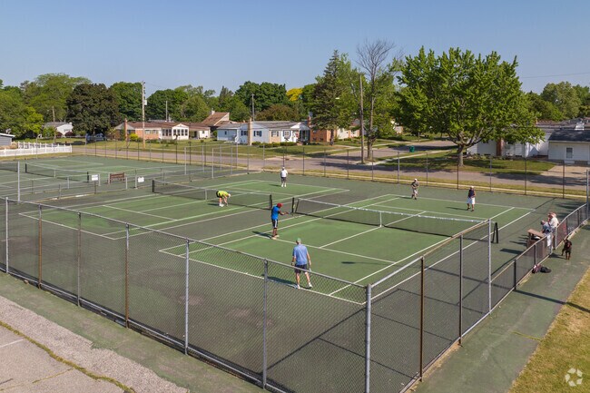 Slater Park has several tennis courts in the park and is in the very center of Groesbeck.