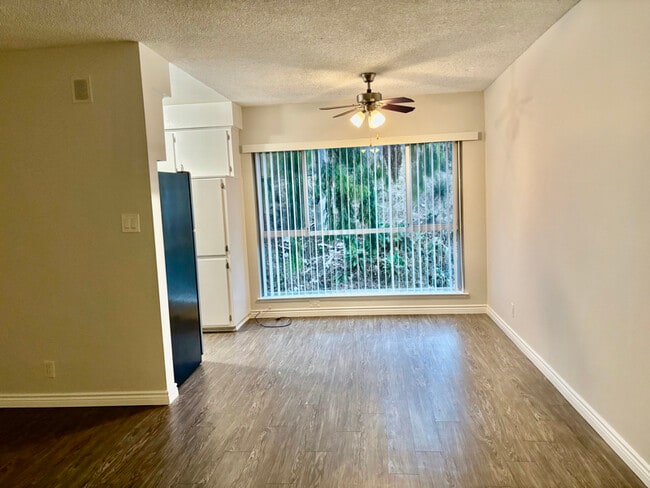 1595 E Chevy Chase Dr unit 24, Glendale, CA 91206 - photo 3