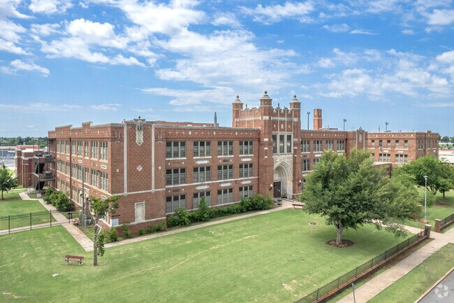 Capitol Hill High School have a wide verities of extra curricular activities for students.