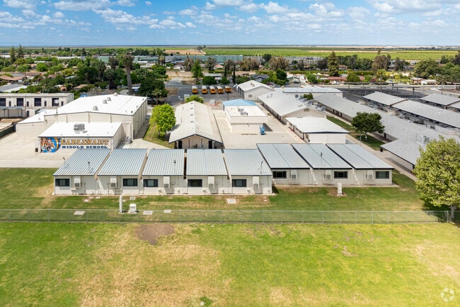 Earlimart Middle School is conveniently located for the residents of Earlimart.