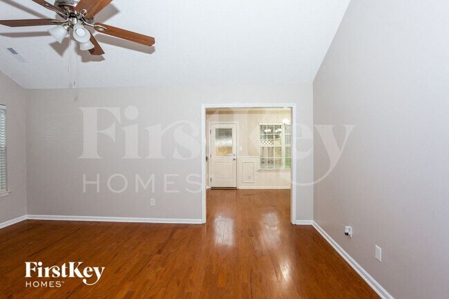 8507 Redstone View Dr, Charlotte, NC 28269 - photo 4