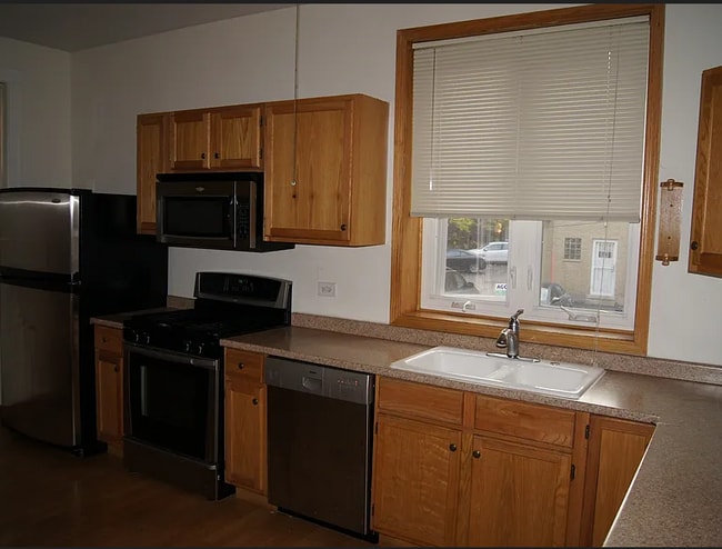 96 Pine Ave unit 1, Riverside, IL 60546 - photo 3