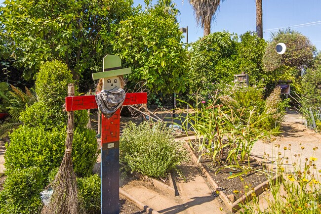 The Garden of the Sun is a small botanical garden located at Reedy Park in Fresno.