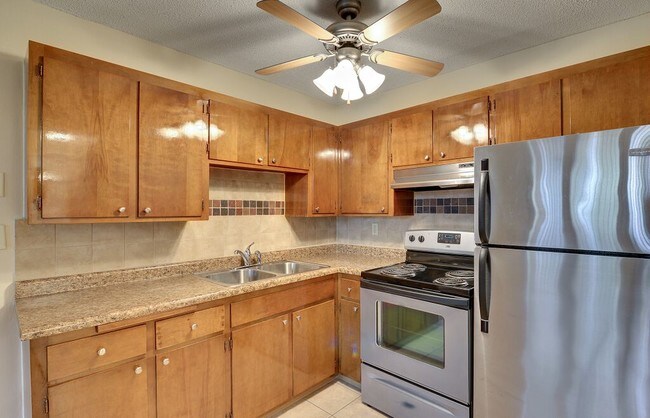 Uptown Plaza, Minneapolis, MN 55404 - photo 5