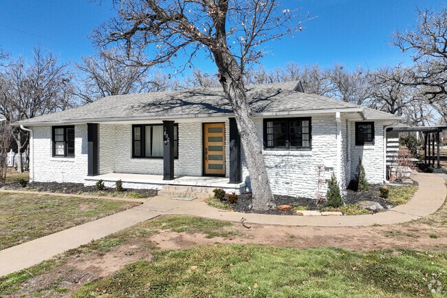 Mineral Wells is abundant in renovated ranch homes .
