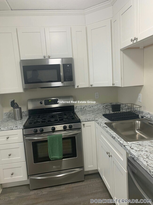 65 Nightingale St unit 4L, Dorchester Center, MA 02124 - photo 4