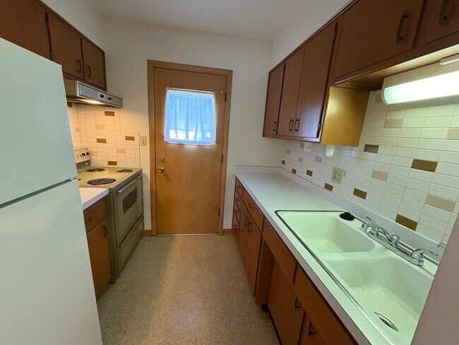 600 Marshall Ave, Mattoon, IL 61938 - photo 3