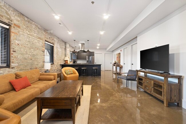 18 Bank St unit The Teller, Bristol, TN 37620 - photo 4