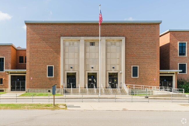 Both Ben Franklin Middle and Elementary School in Kenmore rank 4 out of 10 on Great Schools.