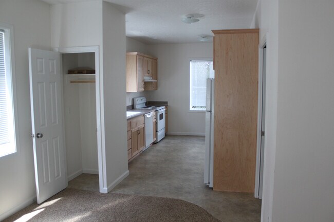 1940 Emerald Aly unit 1, Eugene, OR 97403 - photo 4