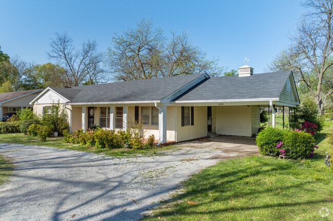 Cozy ranch-style homes are sprinkled throughout Clarksdale.