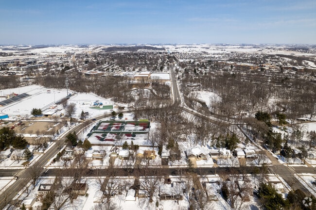 A Saks Woods neighborhood overhead shows Parisi Park and residential streets.
