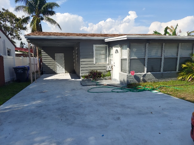 2513 Grant St, Hollywood, FL 33020 - photo 4