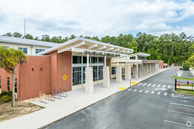 Meadowbrook Elementary School receives an A minus grade from Niche.