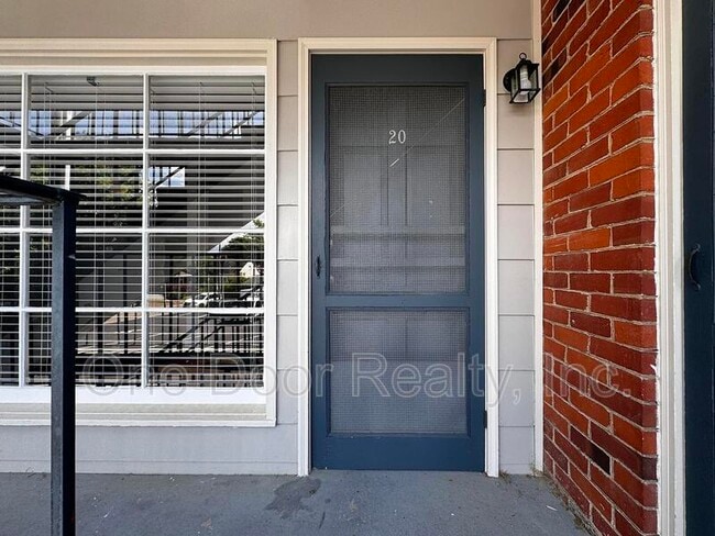 732 Scotland St unit 20, Williamsburg, VA 23185 - photo 2