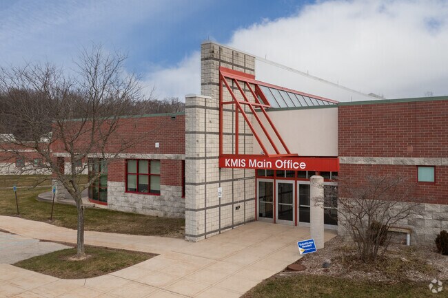 Kraft Meadows Intermediate School, Entrance.