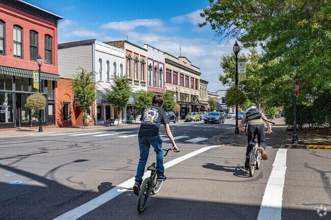 It's great to see the youth still out enjoying the outdoors in Albany, Oregon.