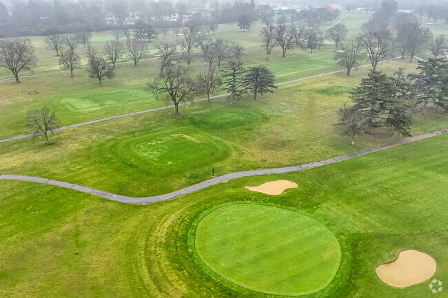 Foster park has 18 whole golf field which is popular among golf lovers.