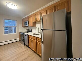 12 Totman Dr Unit 11, Woburn, MA 01801